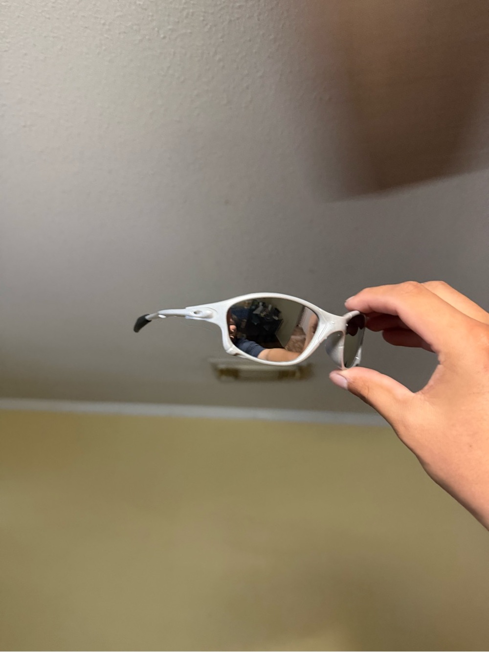 White Polarized Sports Sunglasses with Mirrored Lenses Oakley